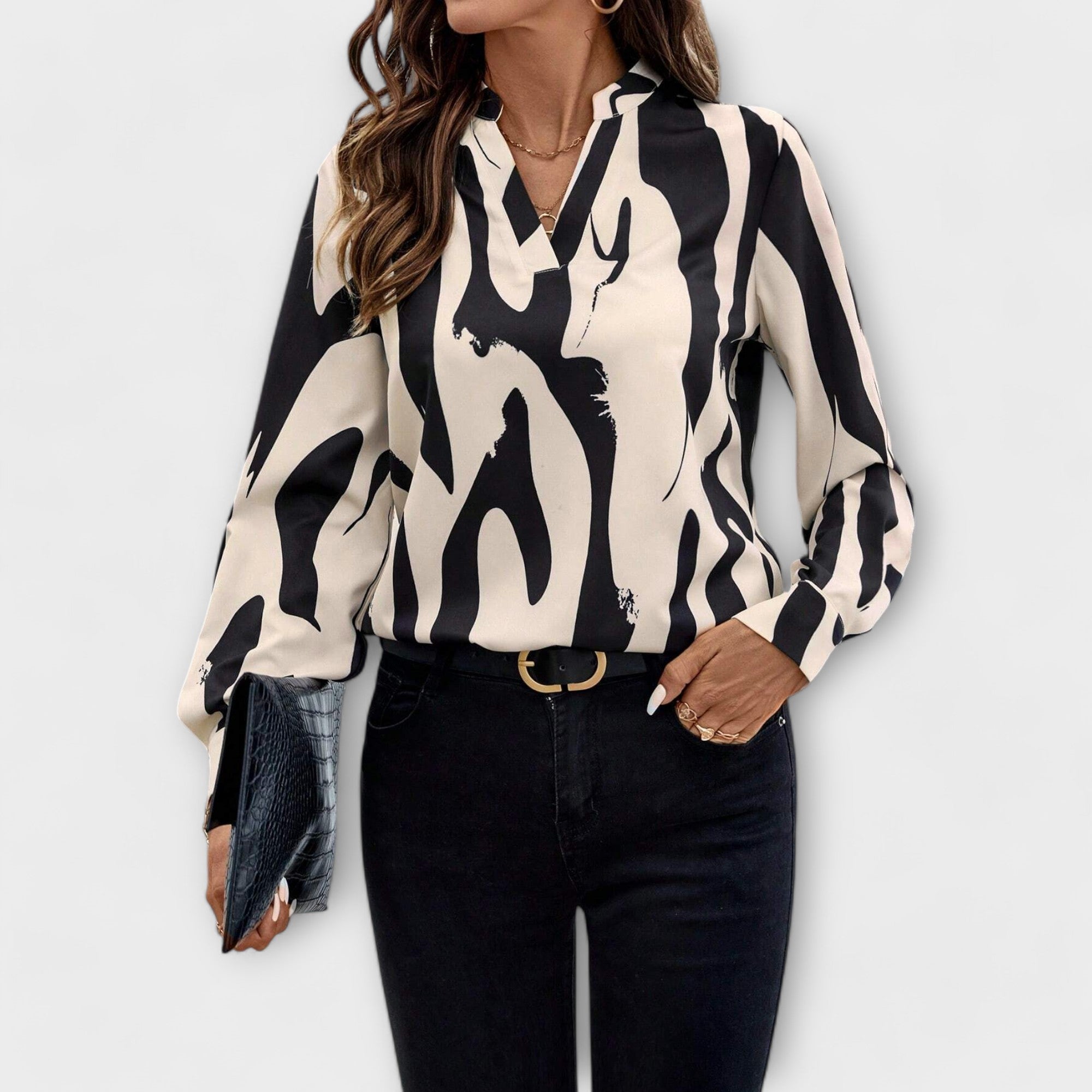 Carla - Blusa com Padrão Gráfico e Design Elegante