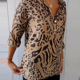 Top com estampa de leopardo com decote em V