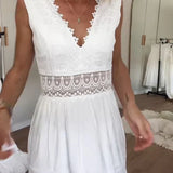 Vestido branco com renda decote em V