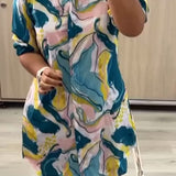 Vestido feminino com estampa abstrata de manga curta