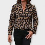 Blusa Casual com Estampa de Leopardo e Decote Recortado