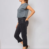 Zoe | Jeans Largos com Fechamento Assimétrico