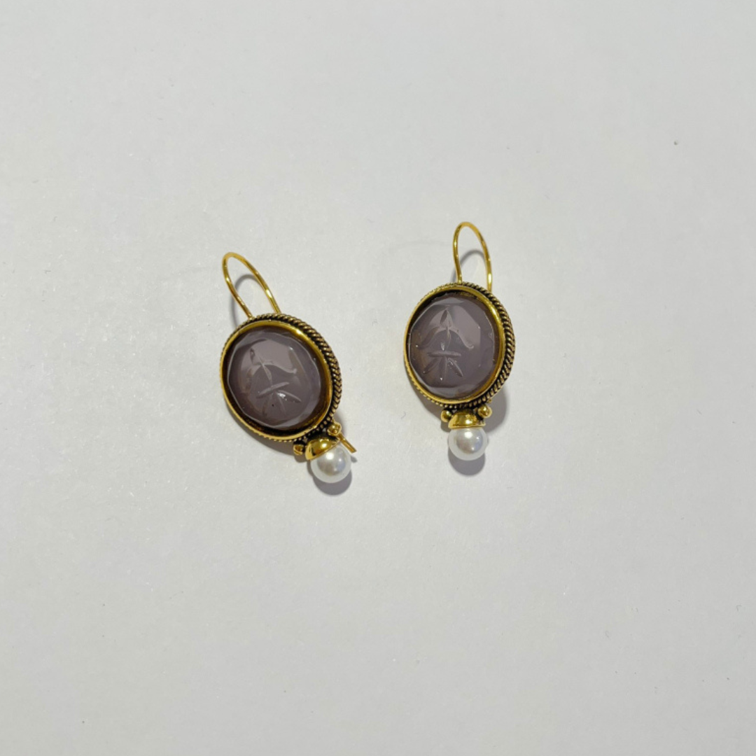 Brincos vintage Penelope com pedra verde e pérola